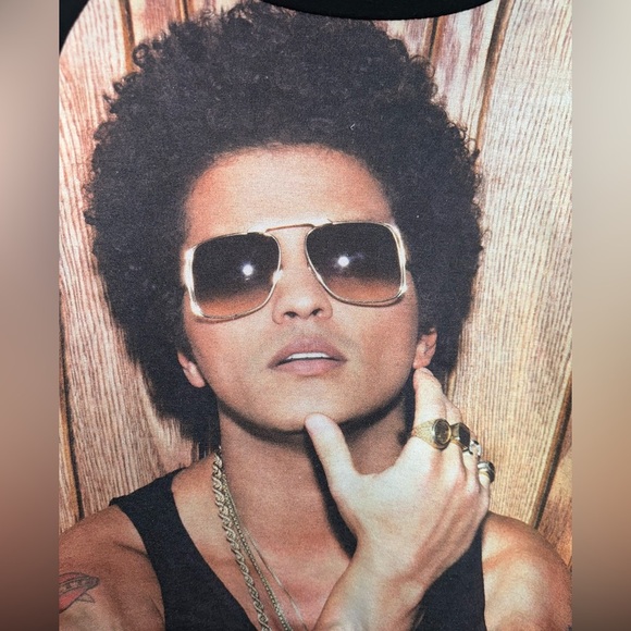 COPY - Bruno Mars Size M - Picture 2 of 7